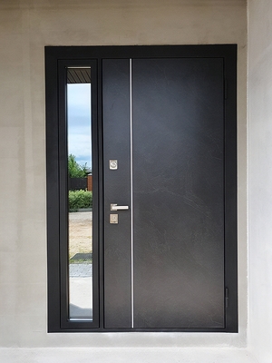 Дверь со стеклом сбоку Дверь со стеклом сбоку