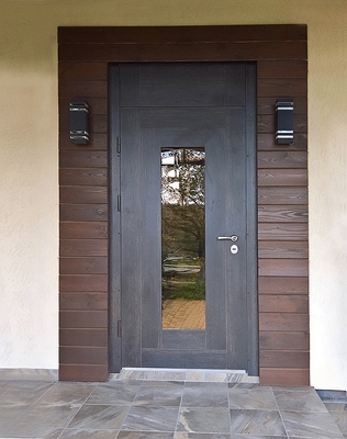 Нестандартная дверь со стеклопакетом Нестандартная дверь со стеклопакетом